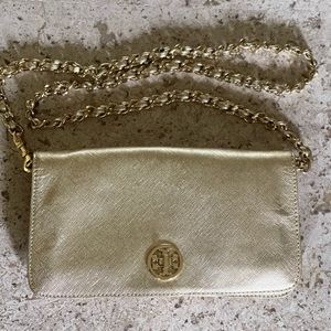 Metallic Adalyn Clutch made of leather with  removable chain